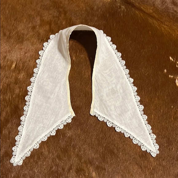 vintage hand made cotton collar with lace edging, featuring triangular points - Picture 7 of 9
